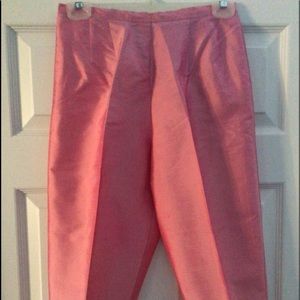 FOLIO Off Saks Fifth Ave. Pink Capri Pants Sz XS
Waist 26
Length 30
Inseam 20